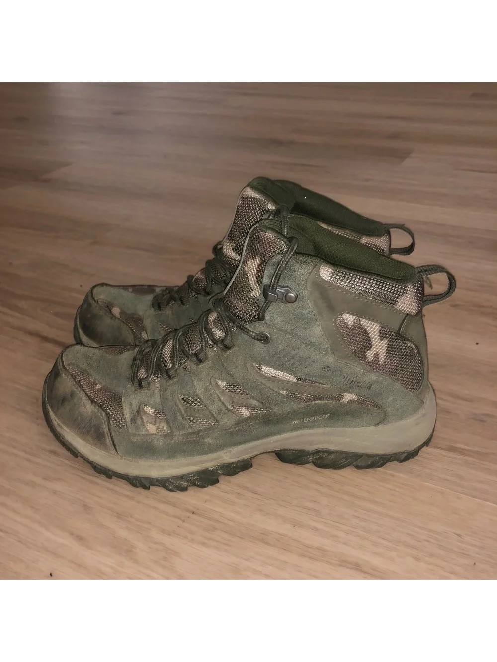COLUMBIA WATERPROOF CAMO HIKING WORK BOOTS MENS SIZE 8.5 GREEN BROWN